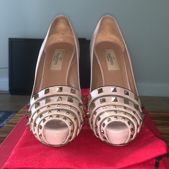 Valentino Garavani beige rockstud pump peep toe - Picture 1 of 8
